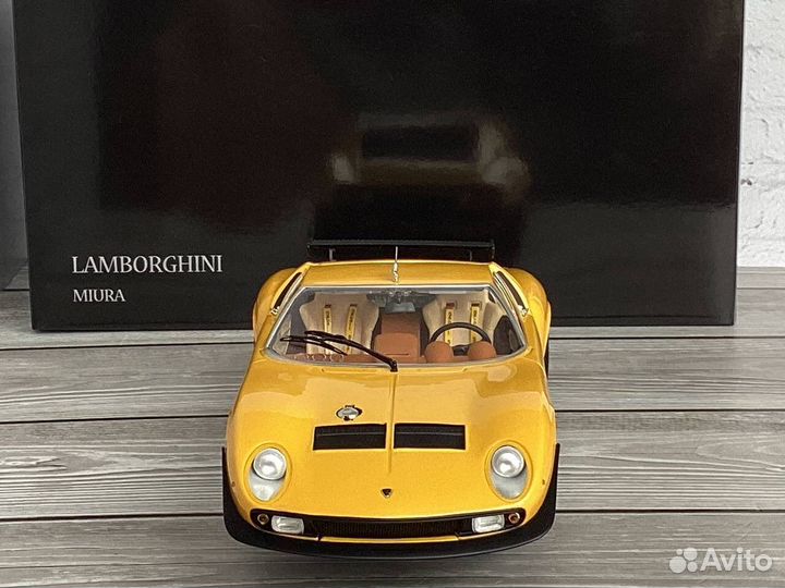 Модель автомобиля Lamborghini Miura SVR 1:18