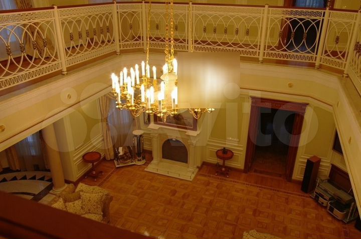 Коттедж 1100 м² на участке 70 сот.