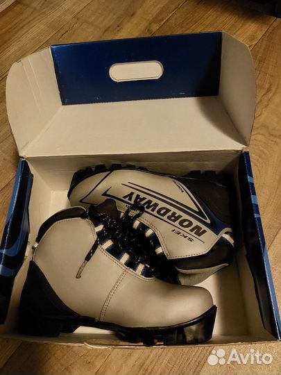 Лыжные ботинки