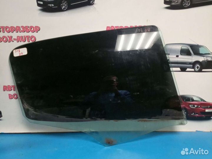 Стекло заднее правое тонированное Peugeot 308