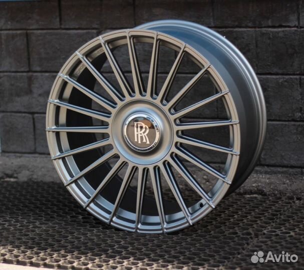 Кованые диски GT Forged R22 на RollsRoyce Cullinan