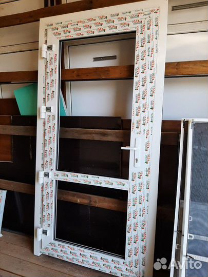 Дверь металопластиковая