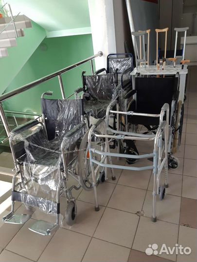 Коляска инвалидная,ходунки,трости новое