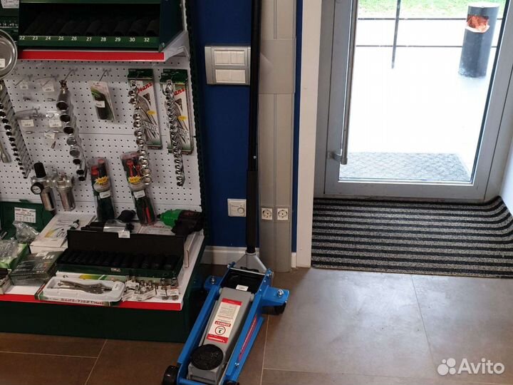 Домкрат подкатной 3т