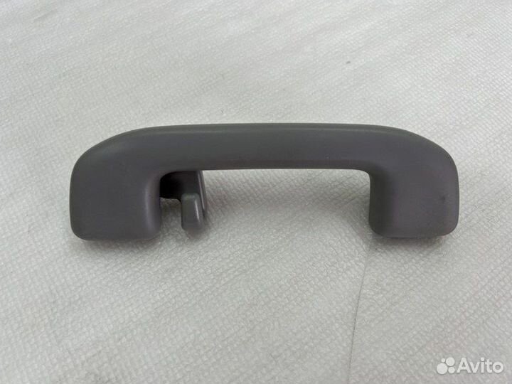 Ручка внутренняя потолочная задняя Toyota Camry