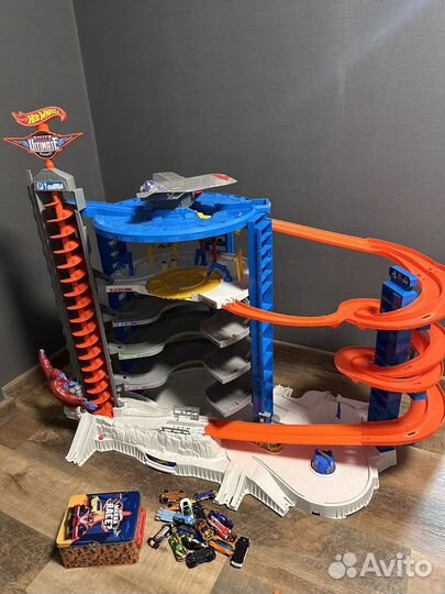 Трек Hot Wheels Super Ultimate Garage Play+машинки