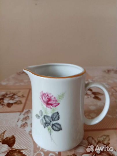 Молочник/фарфоровый.Венгрия, возможен любой обмен