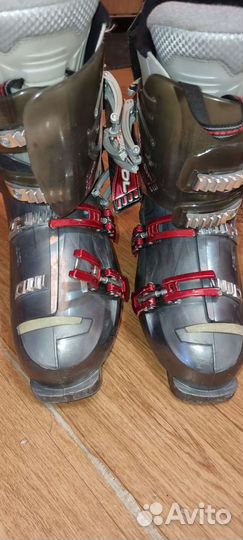 Горнолыжные ботинки и лыжи