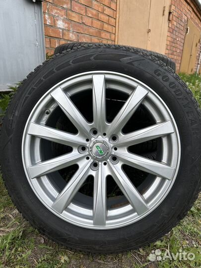 Goodyear UltraGrip Ice 2 215/55 R17 T