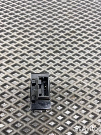 Кнопка антипробуксовочной системы Infiniti Fx35