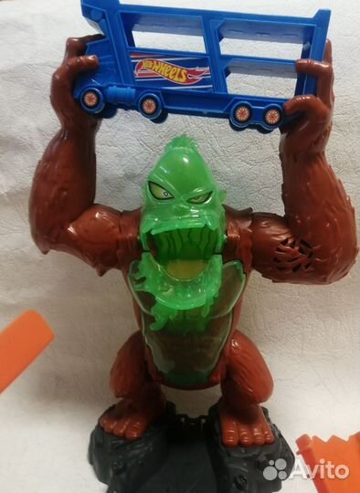 Гоночный трек hot Wheels Атака Бешеной Гориллы