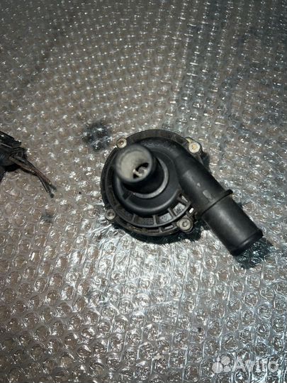 Насос водяной (помпа) Renault Laguna Nisan