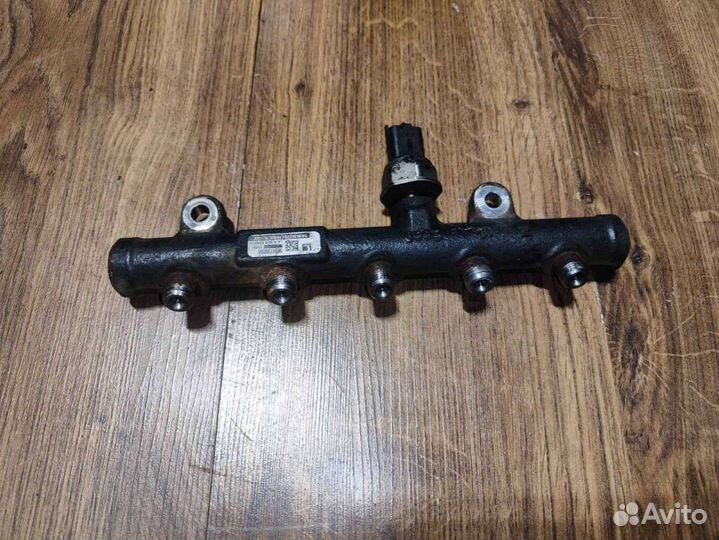 Топливная рампа peugeot 407 2.0 nn