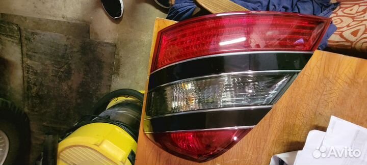 Задний фонарь w221 S-class