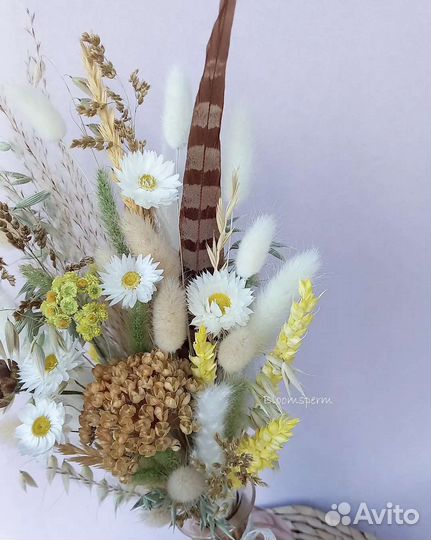 Букет из сухоцветов в вазочке