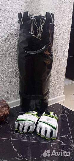 Боксерская груша и перчатки mma