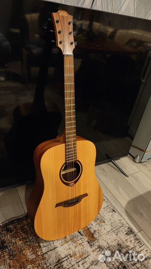 Акустическая гитара (массив)