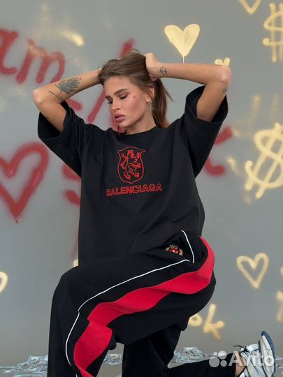 Футболка женская оверсайз Balenciaga