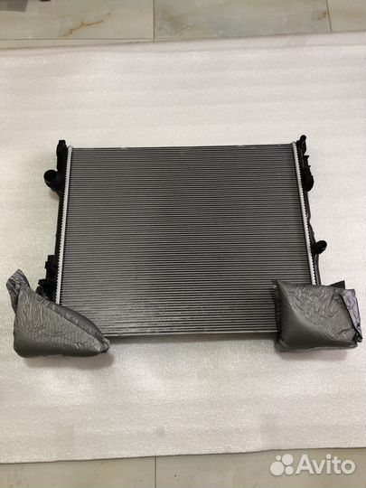 Радиатор на Mercedes W167 A1675006201