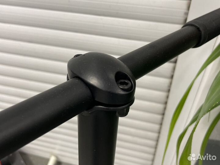 Трюковой самокат с системой HIC 120