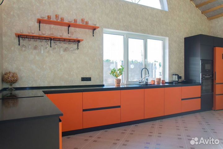 Кухня в потолок на заказ