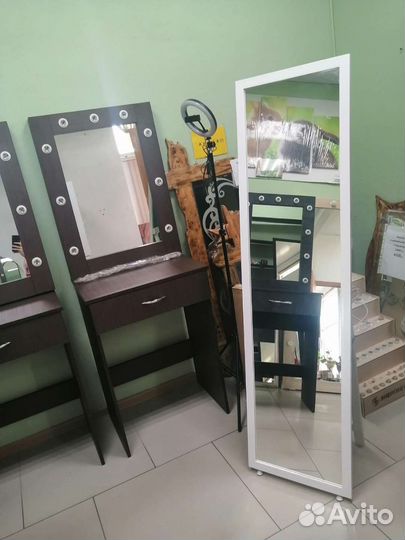 Зеркало в багетной раме