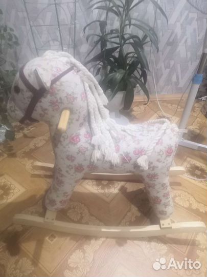 Детская качалка лошадь