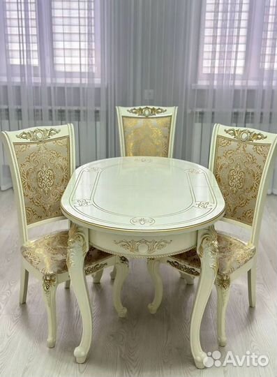 Обеденный стол и стулья