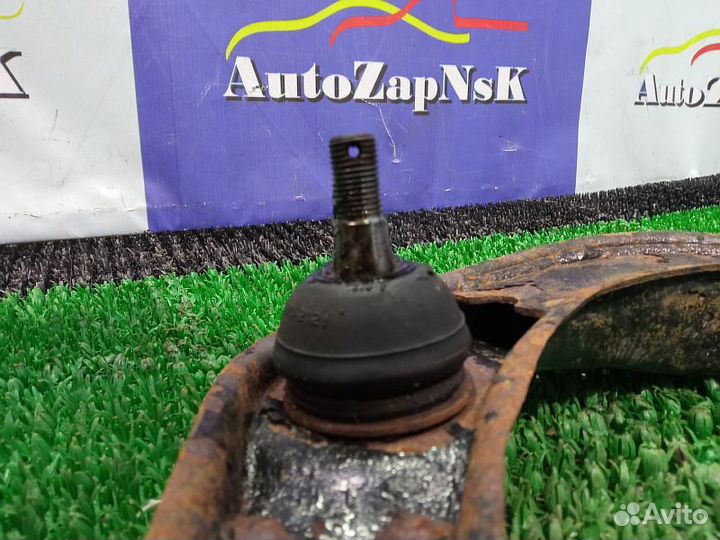 Рычаг передний верхний правый Nissan Patrol