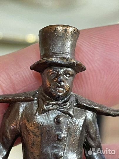 Бронзовая фигурка водоноса Hummel