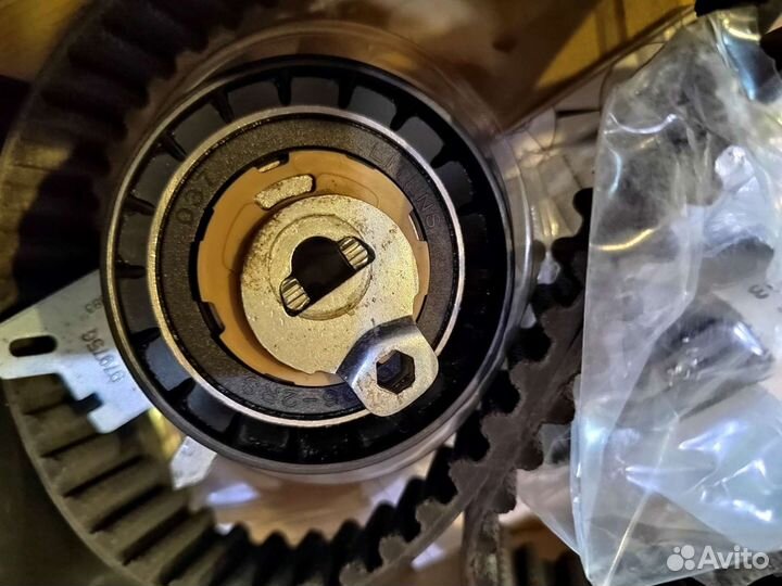 Комплект грм на Пежо 407