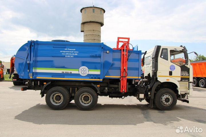 Мусоровоз на шасси FAW боковая загрузка