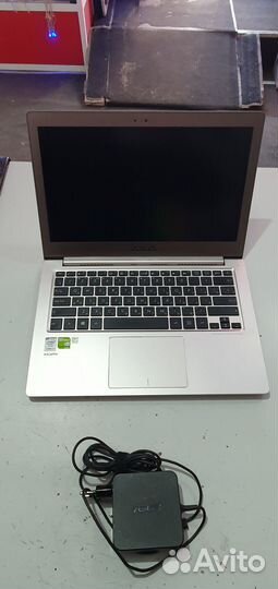 Ноутбук Asus UX303L i7/6Gb/1Tb как новый