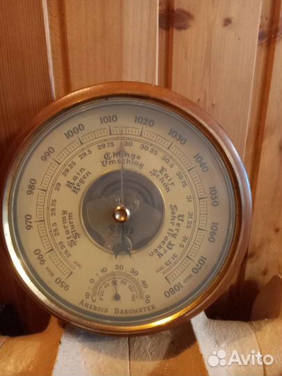 Старинный барометр