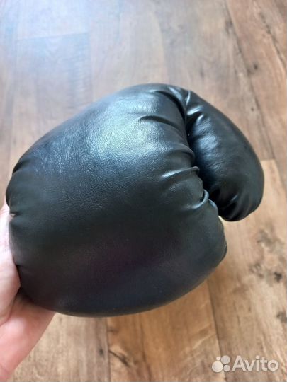 Боксерские перчатки