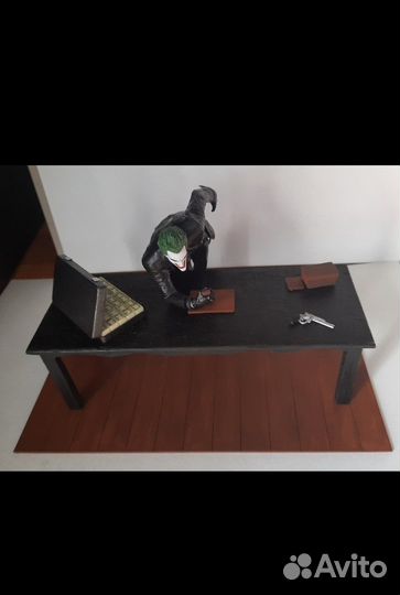 Joker из Batman arkham origins фигурка DC