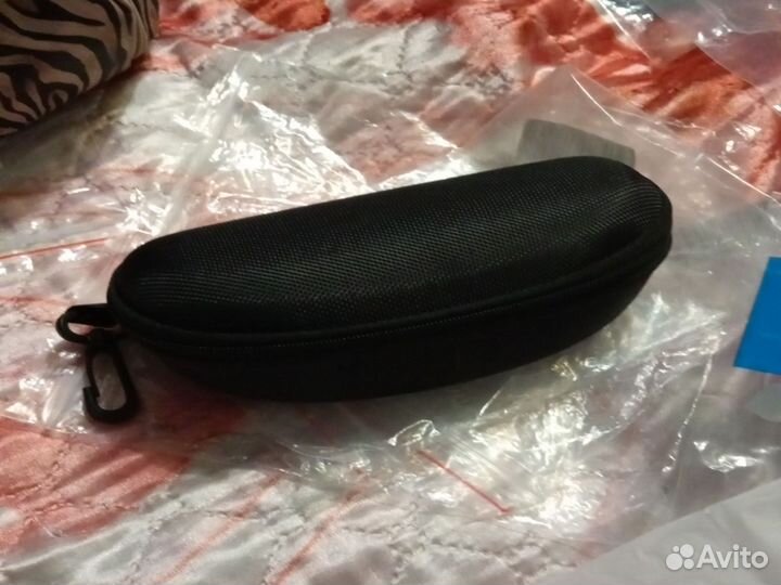 Очки в футляре