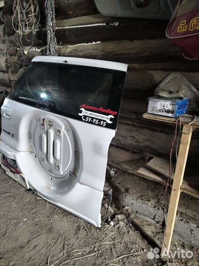 Продам заднюю дверь от багажника автомобиль RAV 4