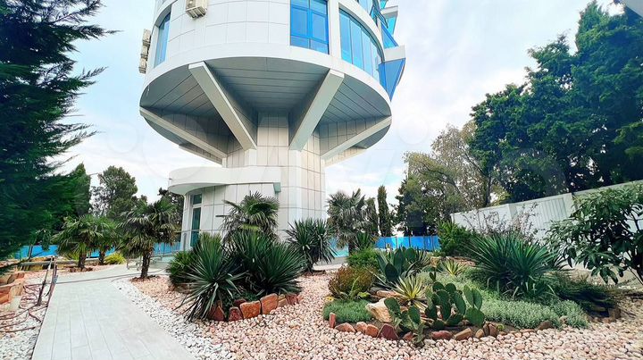 Дом 580 м² на участке 8 сот.