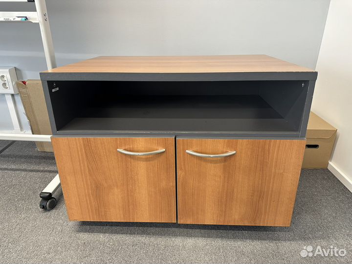 Тумба на колесиках