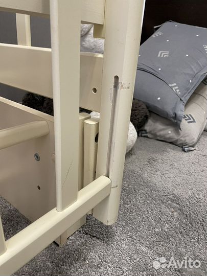 Детская кроватка с маятником