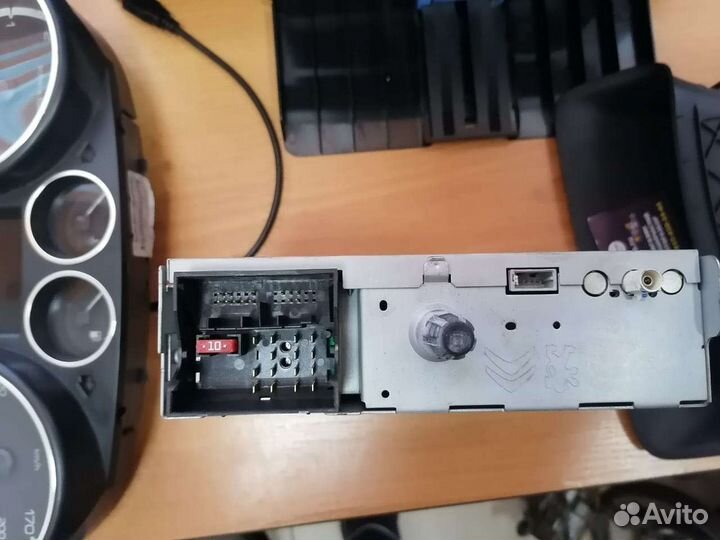 Дисплей с магнитолой RD45 Peugeot 408 308