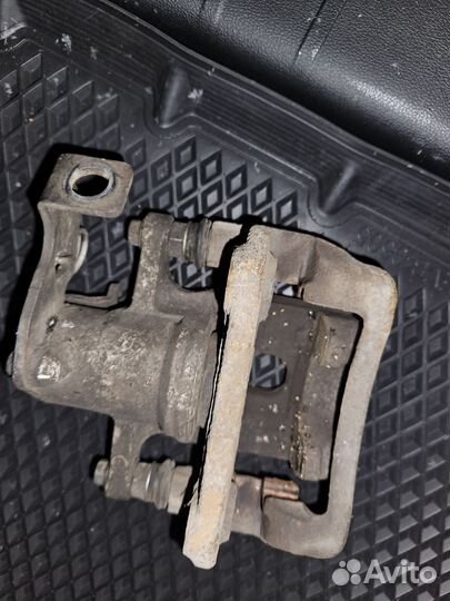 Продаю суппорт правый задний на хендай элантра мд