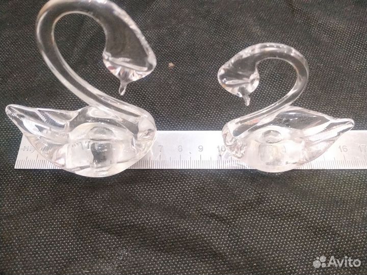 Хрустальные и стеклянные фигурки лебедей