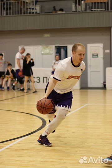 Тренер по баскетболу