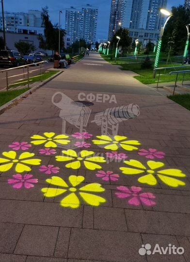 Яркие проекции для рекламы на улице