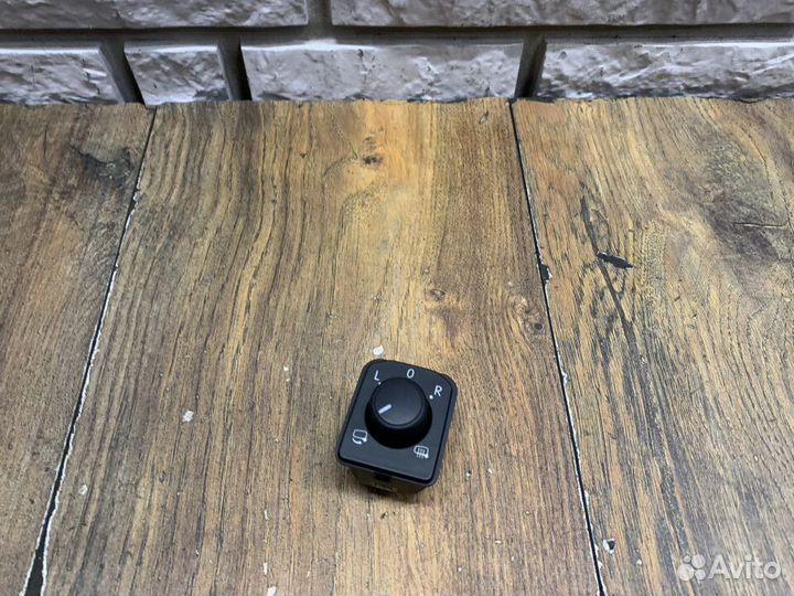 Skoda Kodiaq Кнопка регулировки зеркал