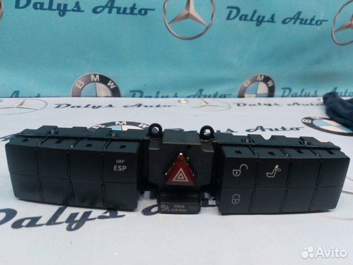 Блок кнопок центральной консоли Mercedes-Benz
