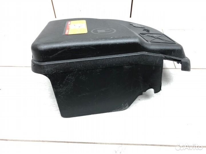 Крышка блока предохранителей Peugeot 3008 хэтчбек