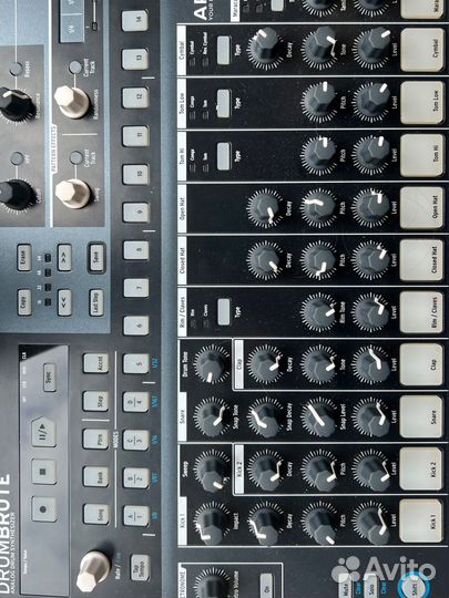 Аналоговая драм машина Arturia Drumbrute
